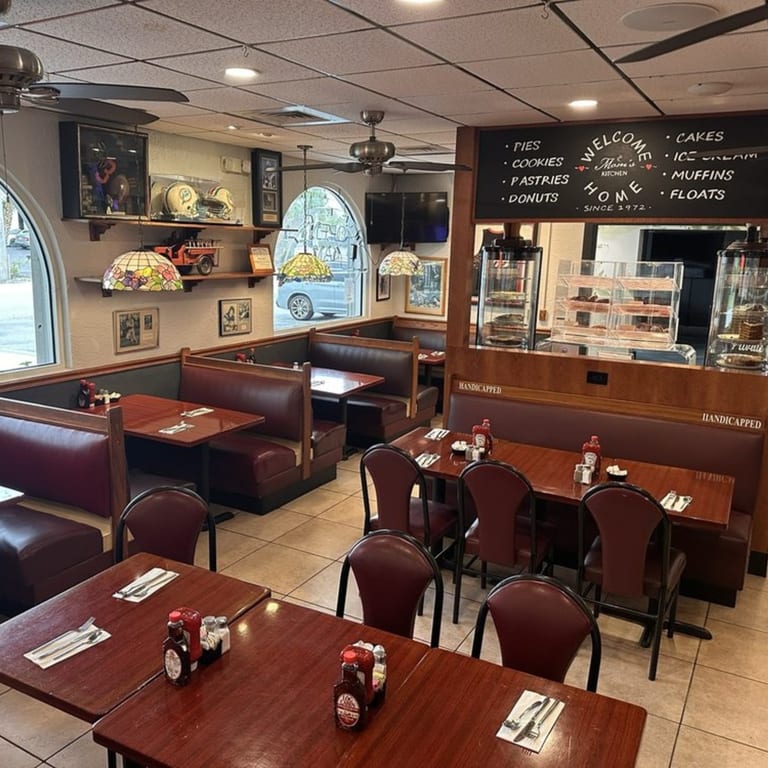 Celebrate Thanksgiving at Mom’s Kitchen